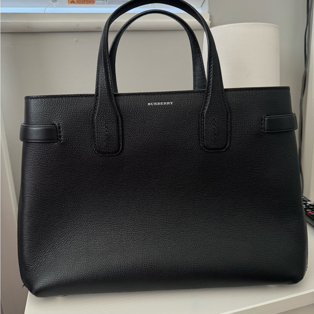 Burberry bag with small stitch issue on corner of bag. See pictures.